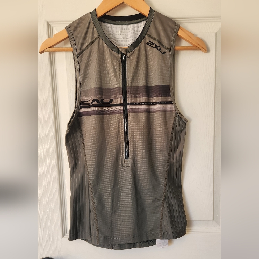 2XU Gray Sleeveless Cycling Jersey. Size:M